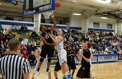 Win streak at 14 after men defeat Moody Bible College.